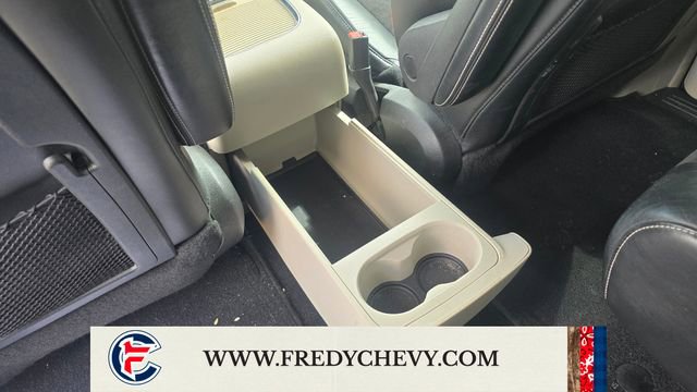 Used 2014 Chrysler Town & Country Touring-L FWD image 23