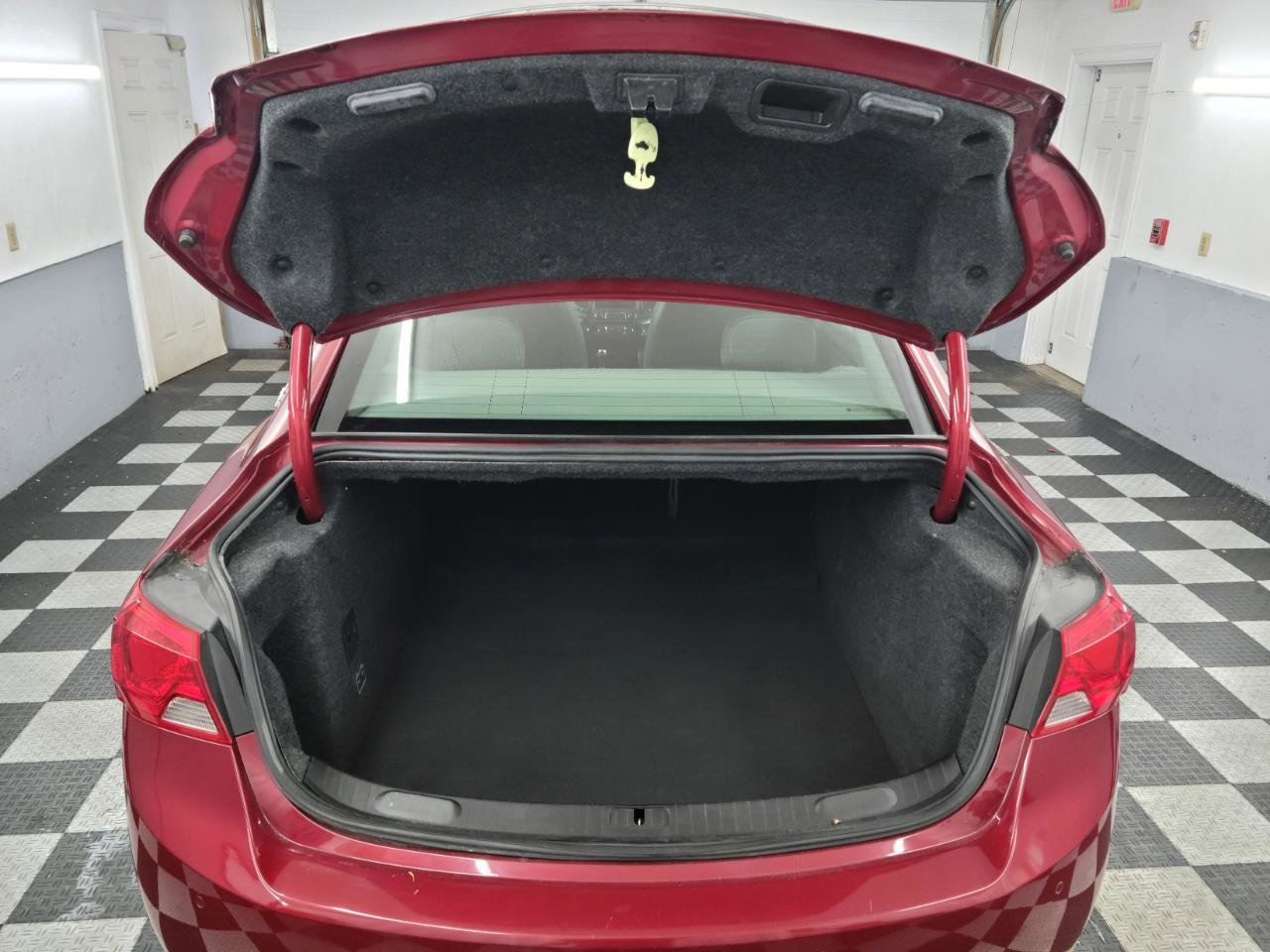 Used 2015 Chevrolet Impala LT w/ Convenience Package FWD image 9