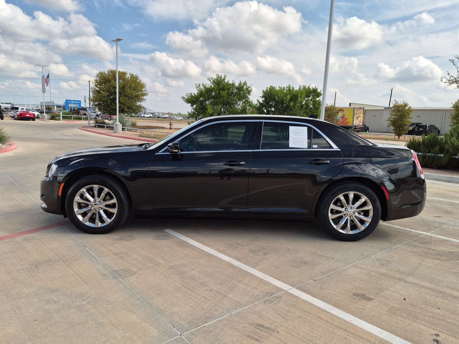 Used 2021 Chrysler 300 Touring L AWD/4WD image 6
