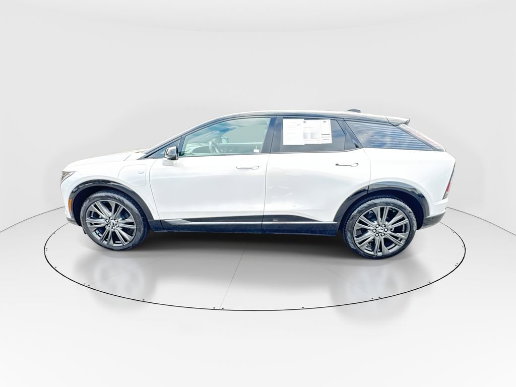 Used 2025 Cadillac Optiq Sport 2 image 5