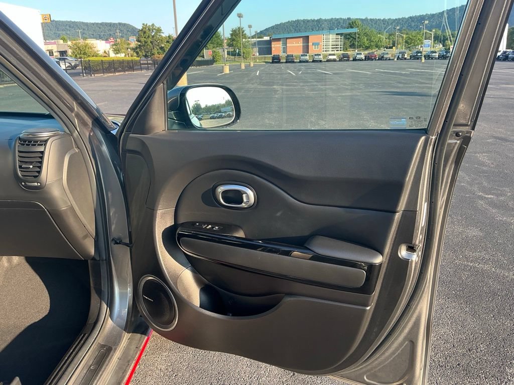 Used 2017 Kia Soul ! w/ Tech Package FWD image 27