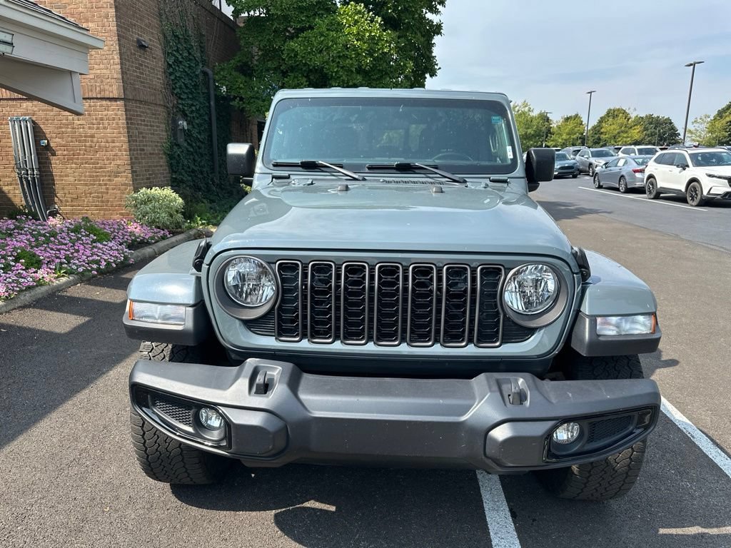 Used 2024 Jeep Gladiator Sport AWD/4WD image 3