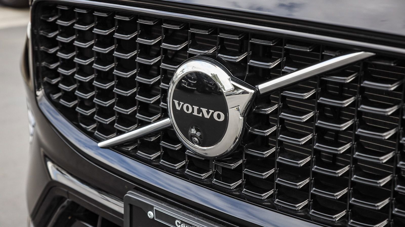 Used 2025 Volvo XC60 B5 Plus image 3