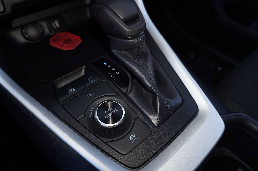 Certified 2025 Toyota RAV4 LE image 18