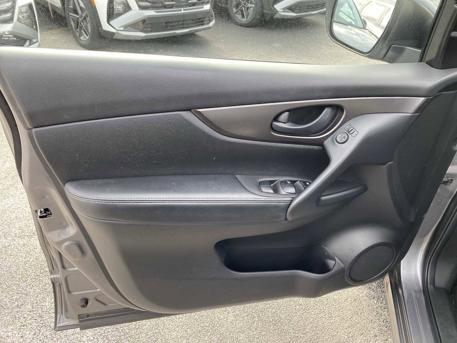 Used 2021 Nissan Rogue Sport S image 24