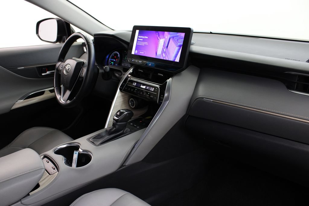Used 2024 Toyota Venza XLE AWD/4WD image 25