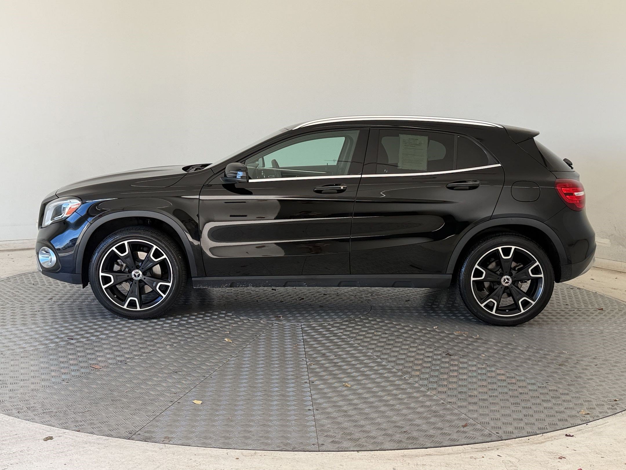 Used 2020 Mercedes-Benz GLA 250 4MATIC image 2