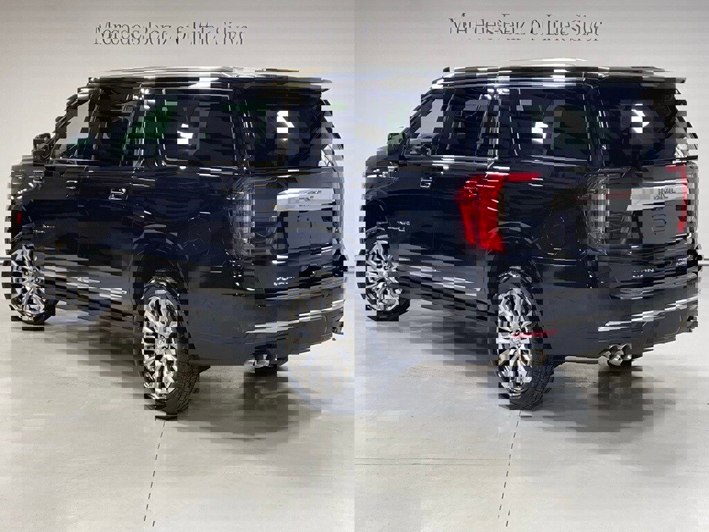 Used 2023 GMC Yukon XL Denali w/ Advanced Technology Package image 3