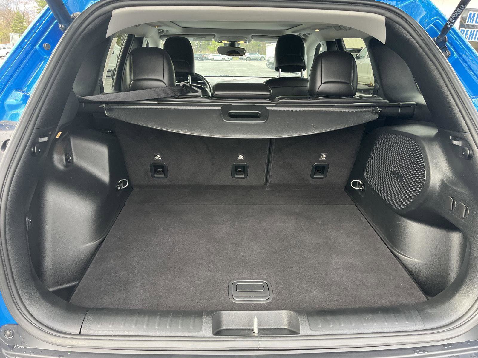 Used 2020 Jeep Cherokee Trailhawk AWD/4WD image 7