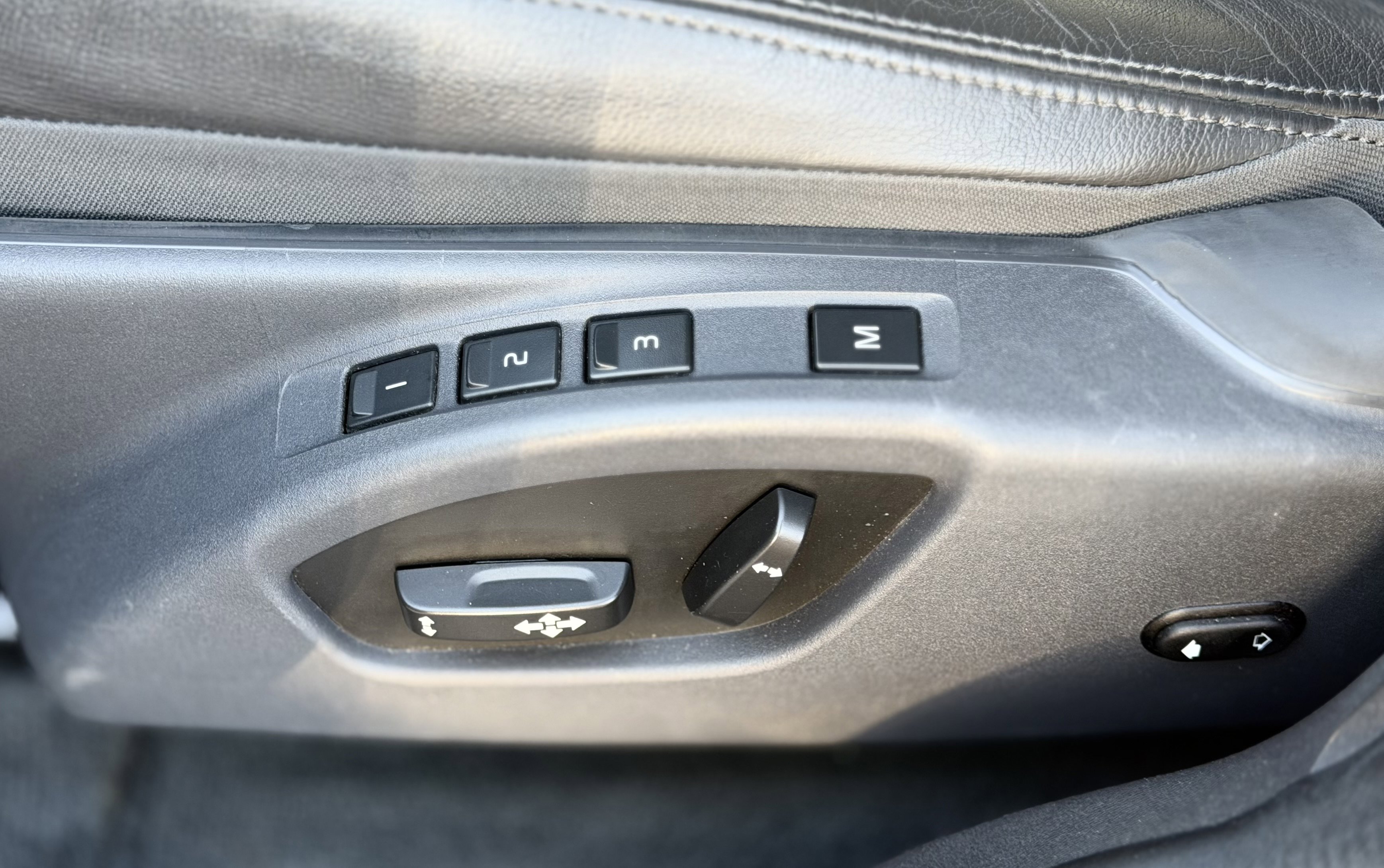 Used 2016 Volvo XC60 T6 FWD image 16