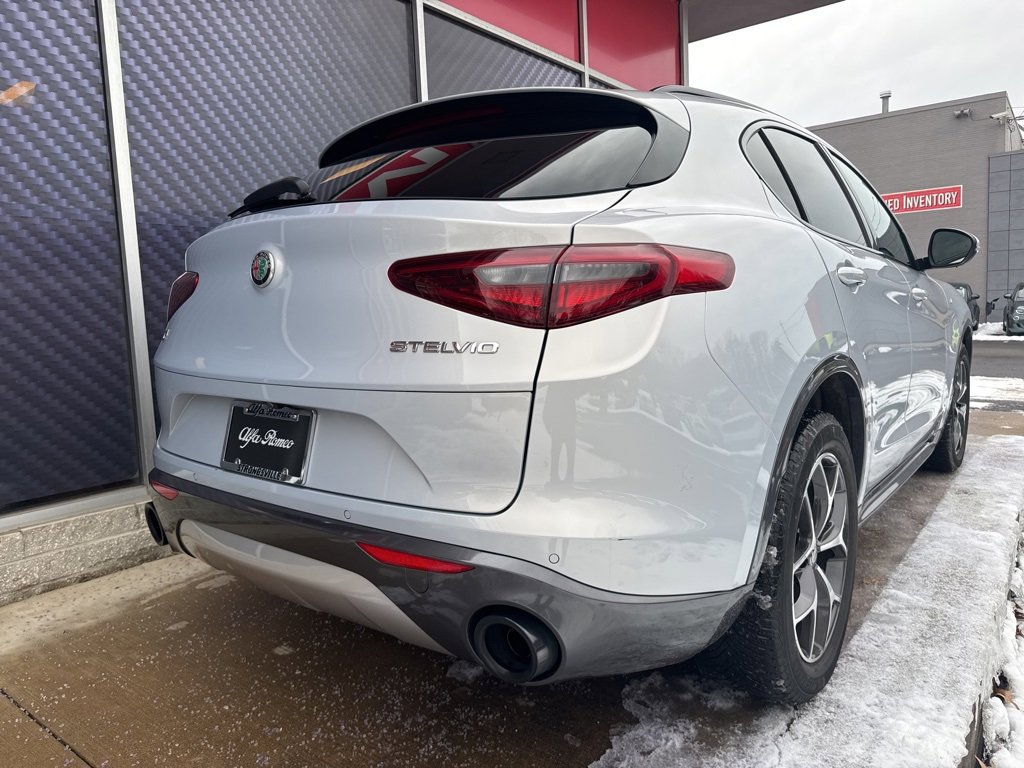 Used 2023 Alfa Romeo Stelvio Ti image 6