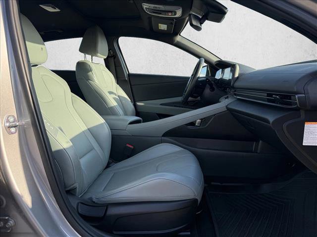 Certified 2025 Hyundai Elantra Limited image 20
