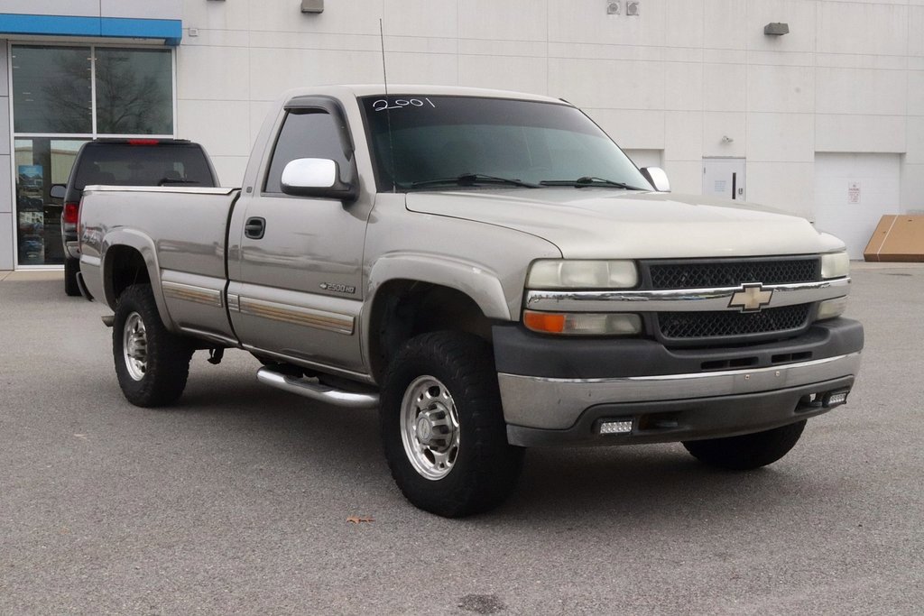 Used 2001 Chevrolet Silverado 2500 LS w/ Off-Road Skid Plate Pkg image 3
