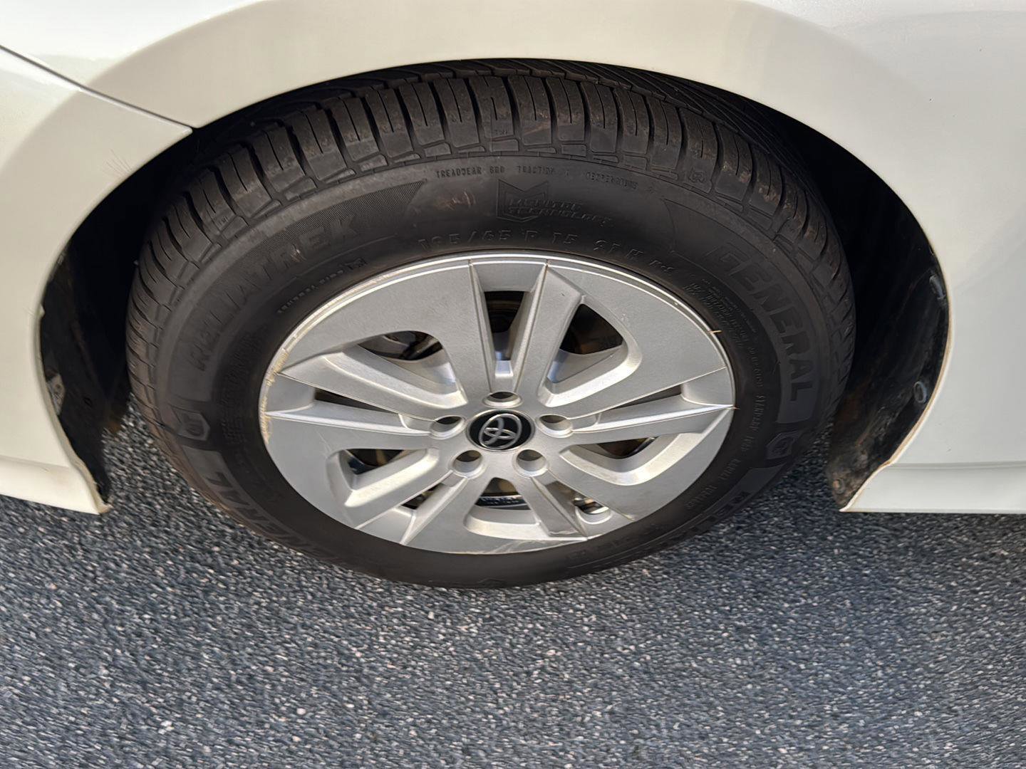 Used 2016 Toyota Prius Two image 30