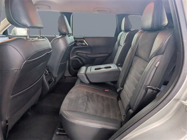Used 2022 Mitsubishi Outlander SE image 14