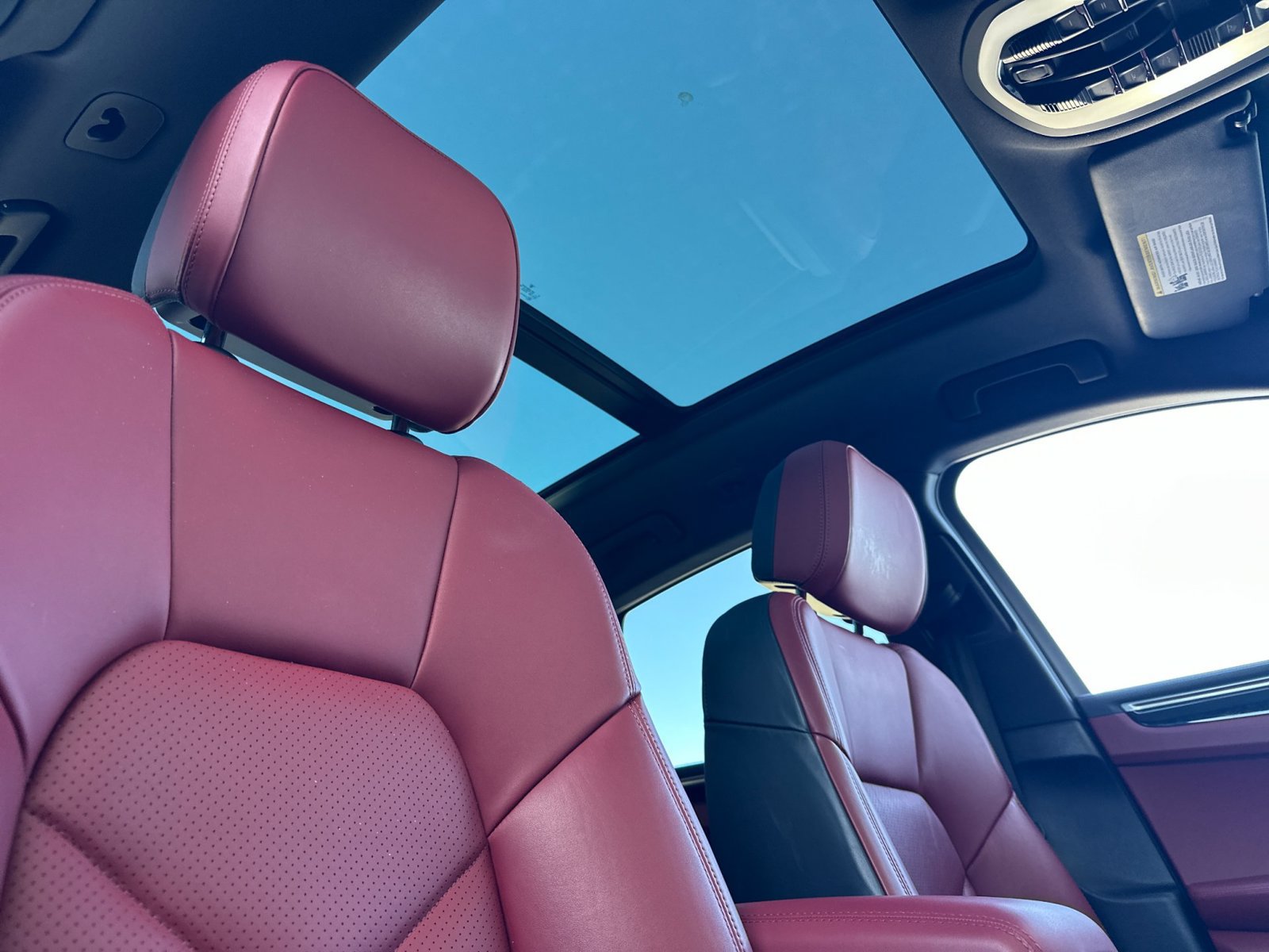 Certified 2023 Porsche Macan AWD/4WD image 22