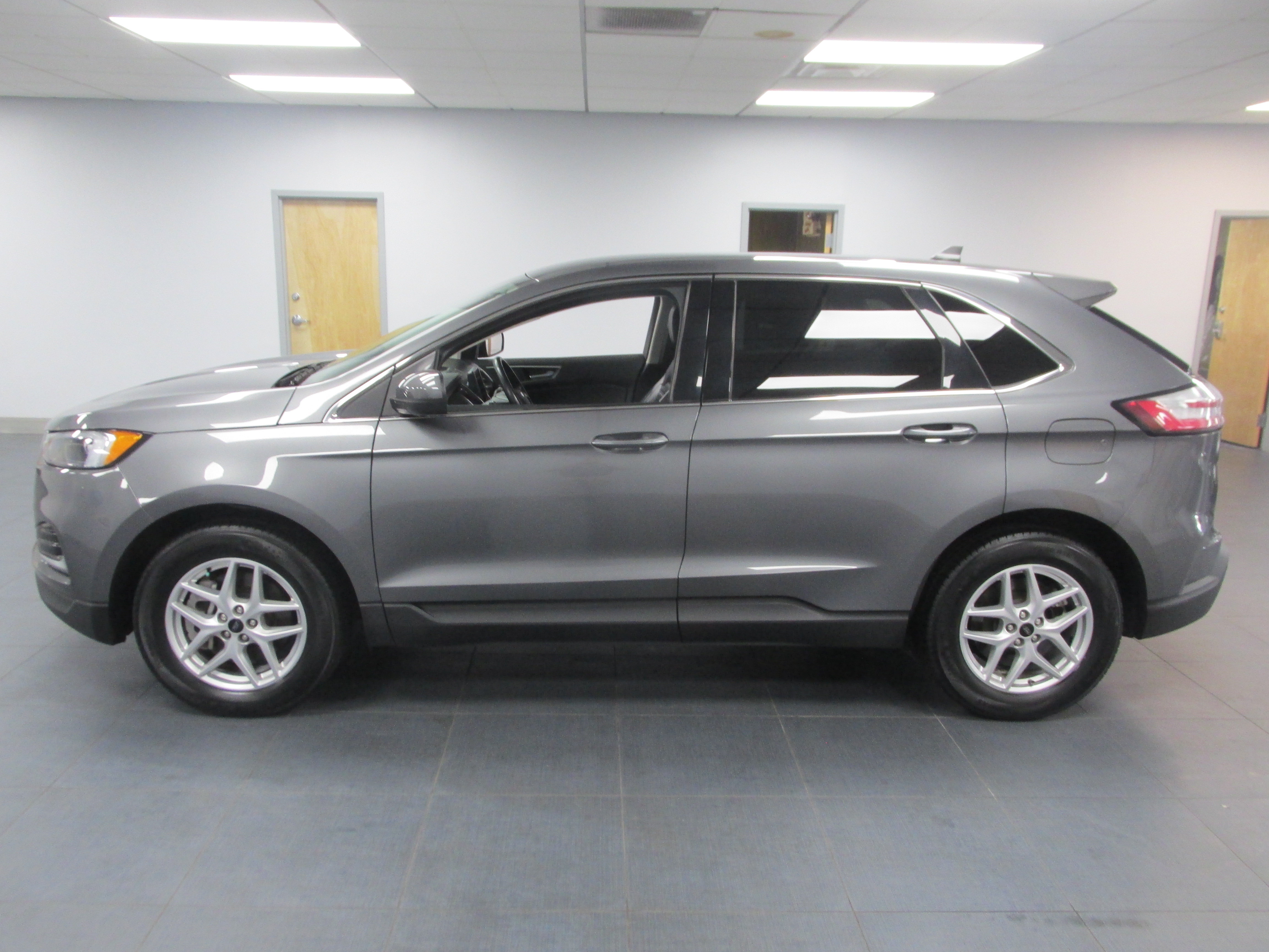 Used 2024 Ford Edge SEL AWD/4WD image 8