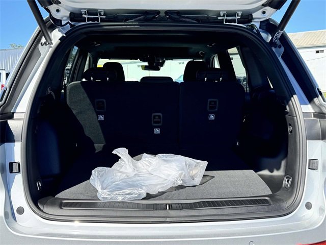 New 2025 Jeep Grand Cherokee Laredo w/ Luxury Tech Group I image 16