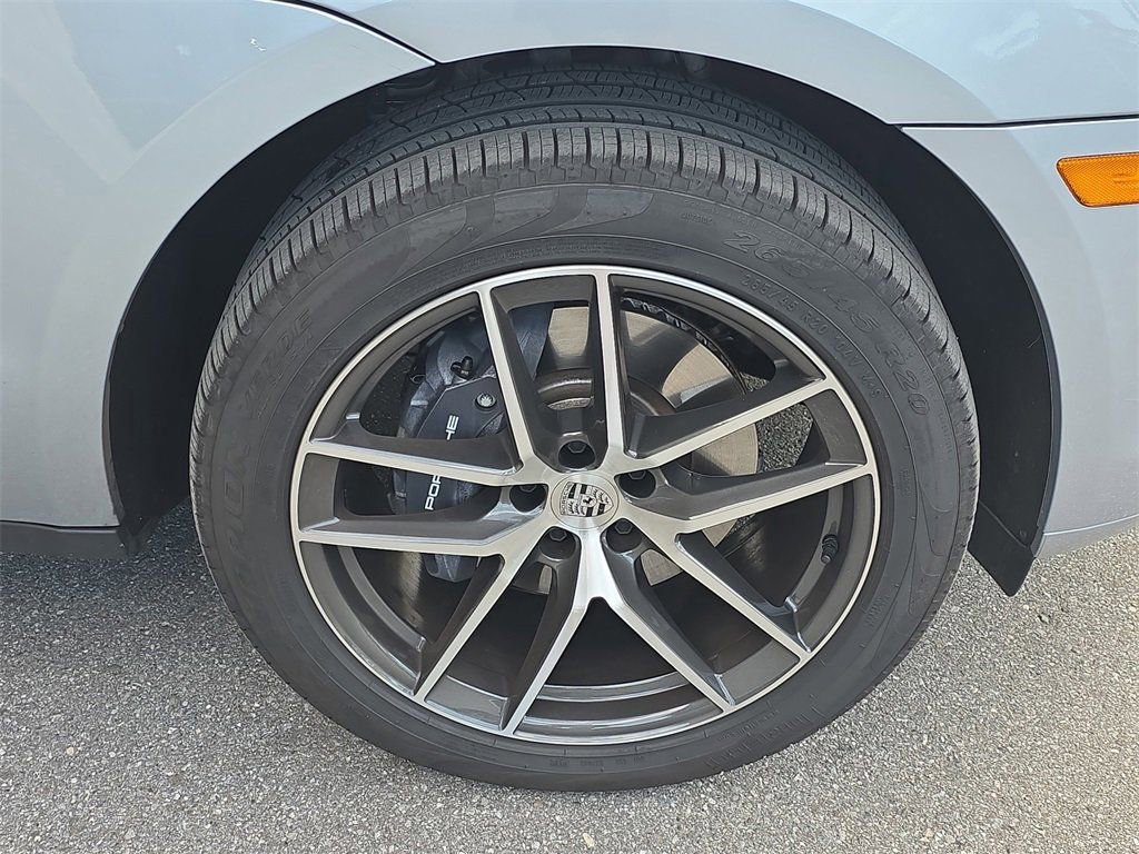 Certified 2025 Porsche Macan image 13