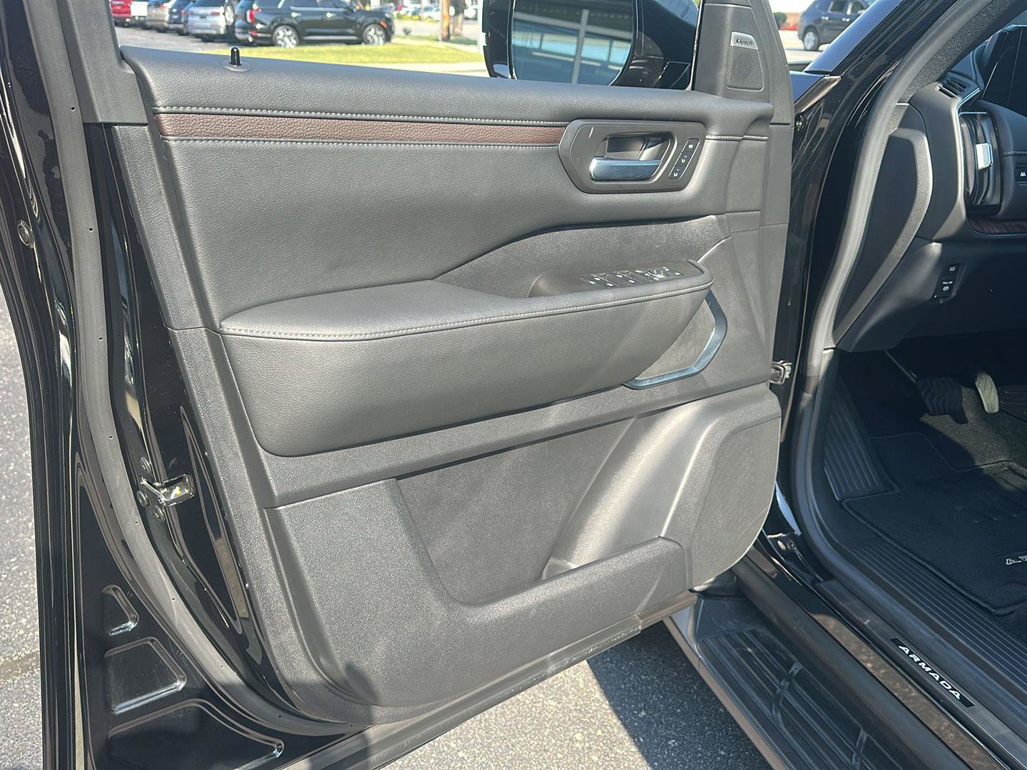 Used 2025 Nissan Armada Platinum w/ Convenience Package AWD/4WD image 24