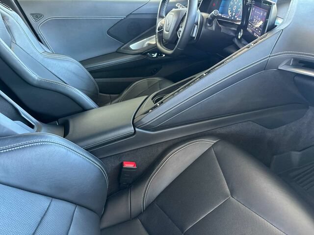 Used 2022 Chevrolet Corvette Stingray Coupe w/ 1LT RWD image 13