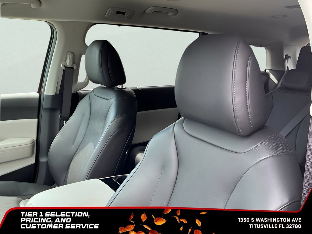 Used 2024 Kia Carnival EX FWD image 22