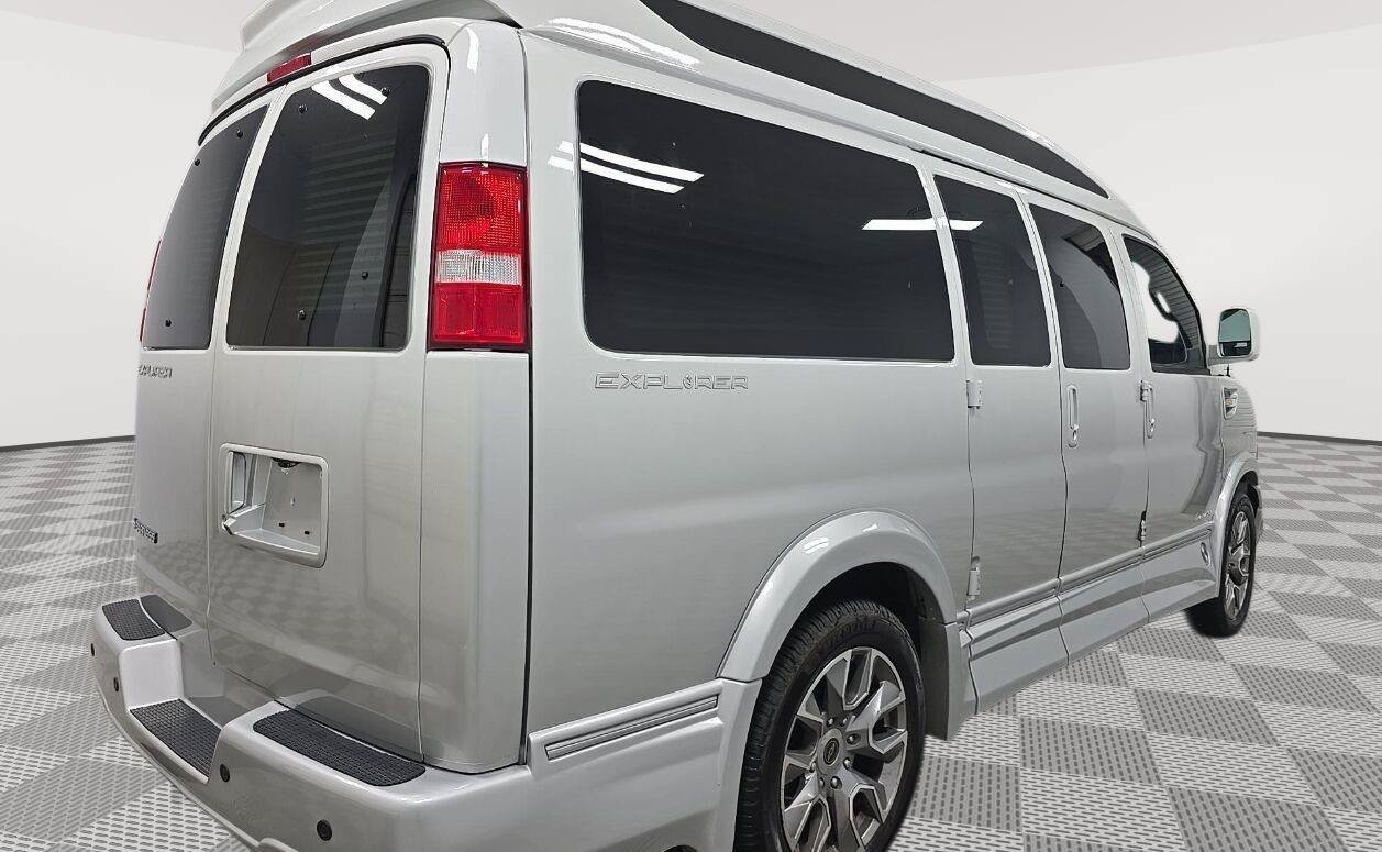 Used 2023 Chevrolet Express 2500 RWD image 2