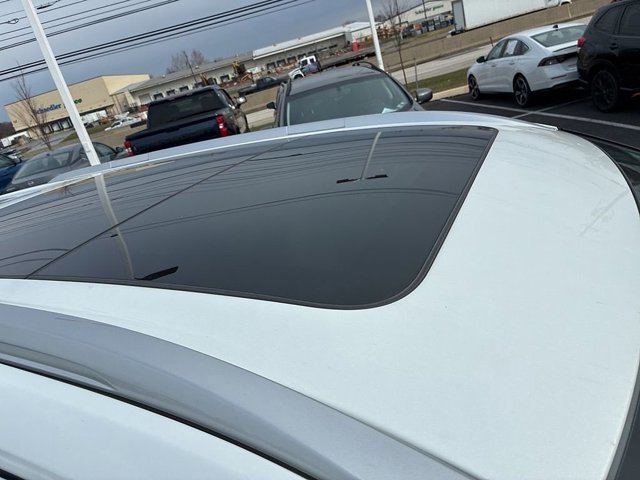 Used 2024 Nissan Rogue SV w/ SV Premium Package image 16