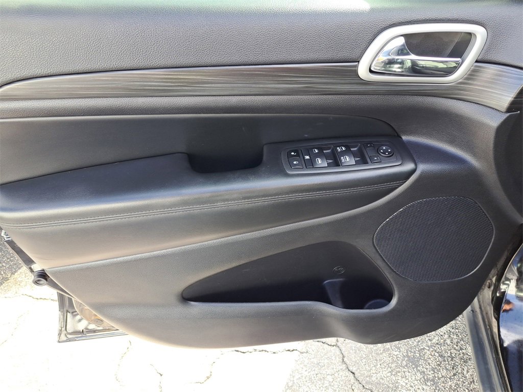 Used 2022 Jeep Grand Cherokee Laredo E w/ Security & Convenience Group image 13