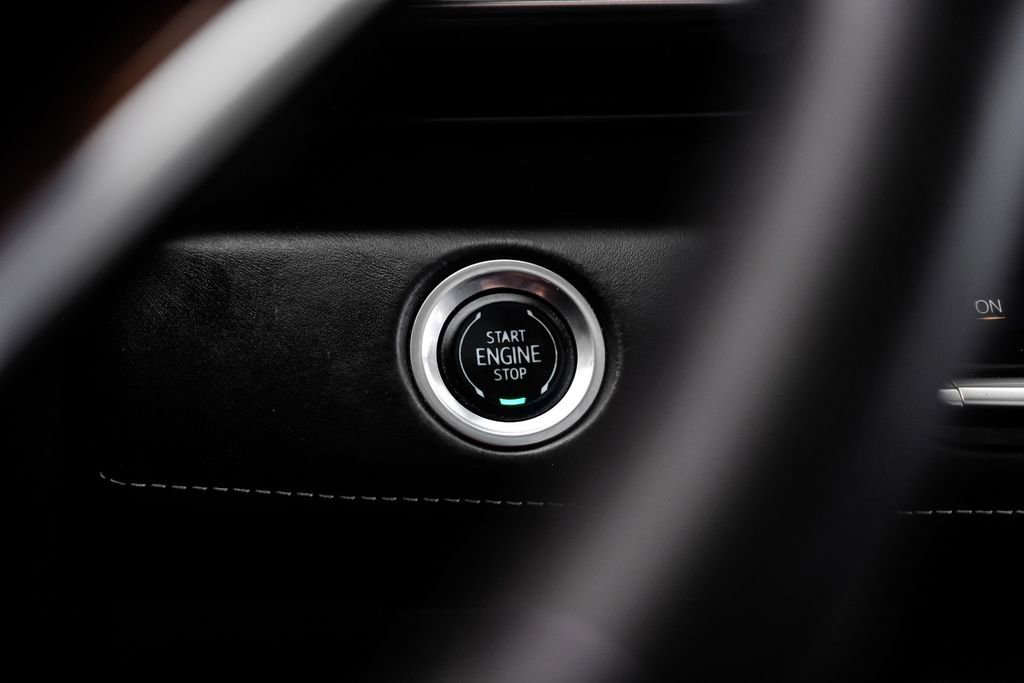 Used 2021 Cadillac Escalade ESV Premium Luxury Platinum image 18