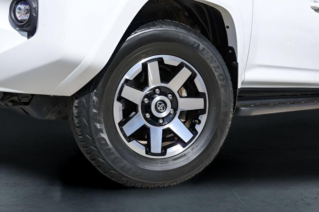 Used 2021 Toyota 4Runner TRD Off-Road AWD/4WD image 4