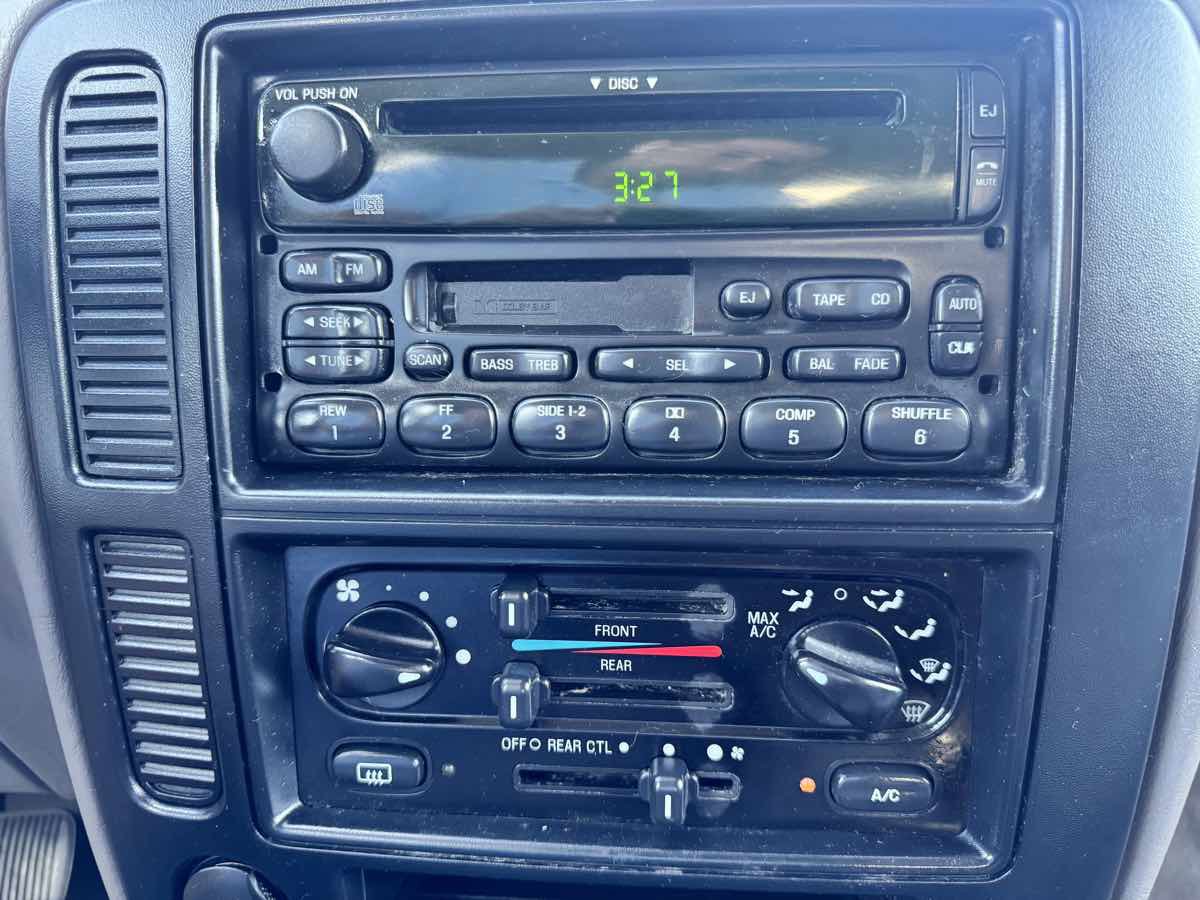 Used 2003 Ford Windstar SE FWD image 47