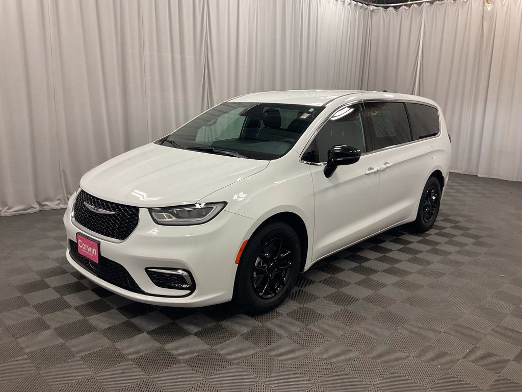 Used 2024 Chrysler Pacifica Touring FWD image 31