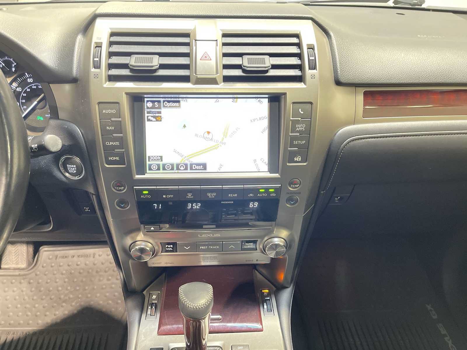 Used 2017 Lexus GX 460 Luxury w/ Preferred Accessory Package AWD/4WD image 16