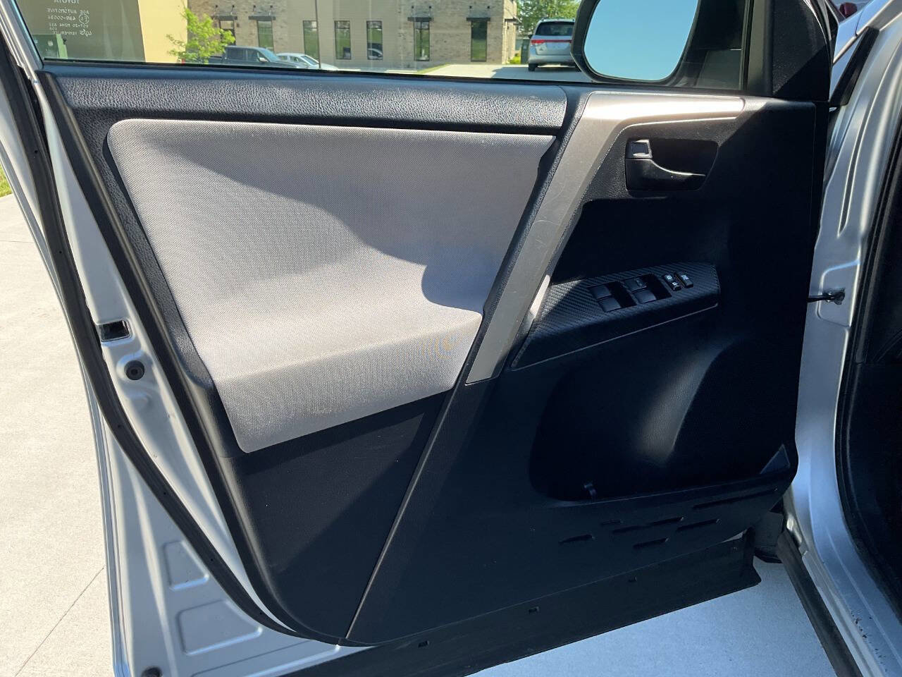 Used 2014 Toyota RAV4 LE FWD image 24