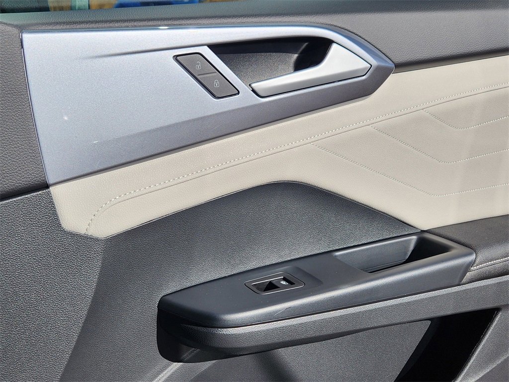 New 2026 Volkswagen Taos SEL image 21