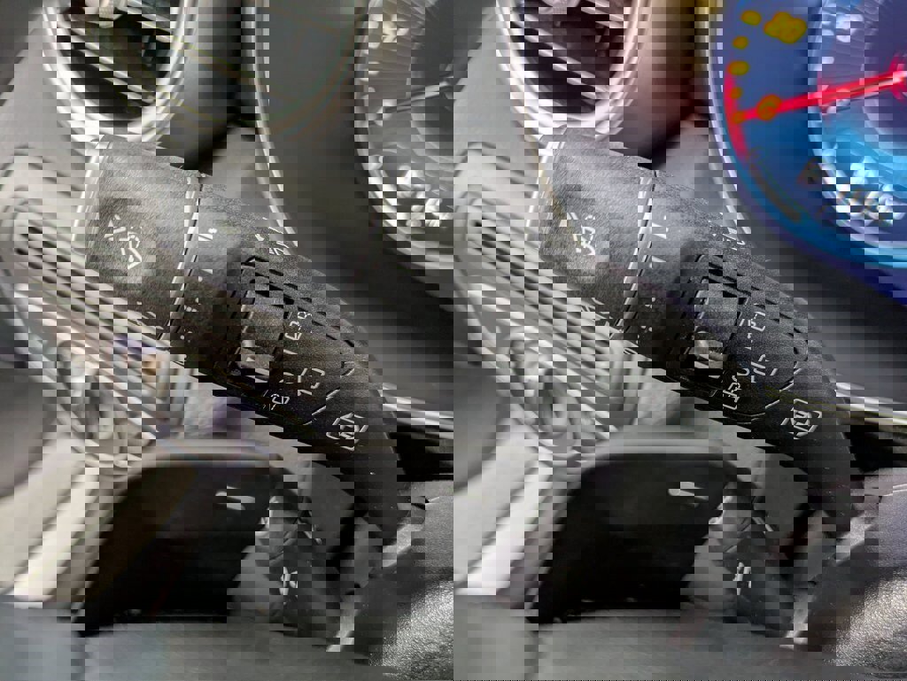 Used 2021 Mercedes-Benz GLC 300 4MATIC image 17