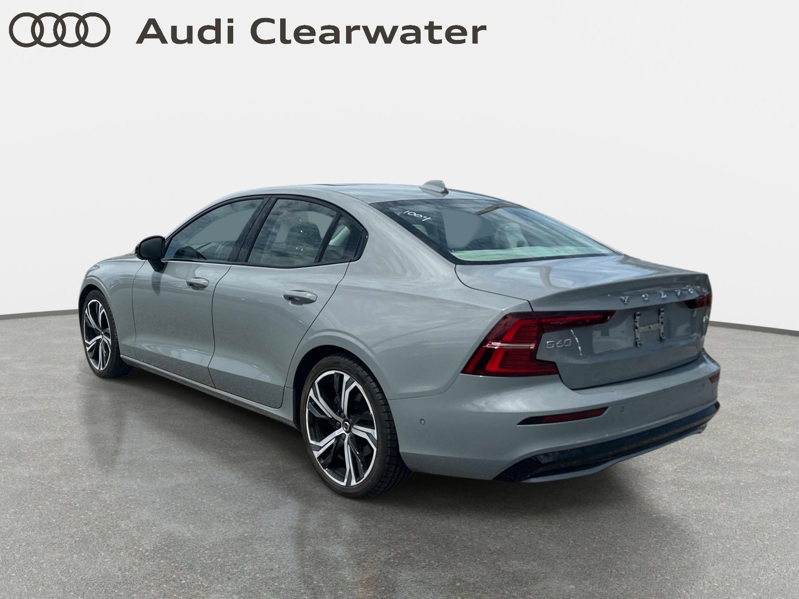 Used 2024 Volvo S60 B5 Plus FWD image 2