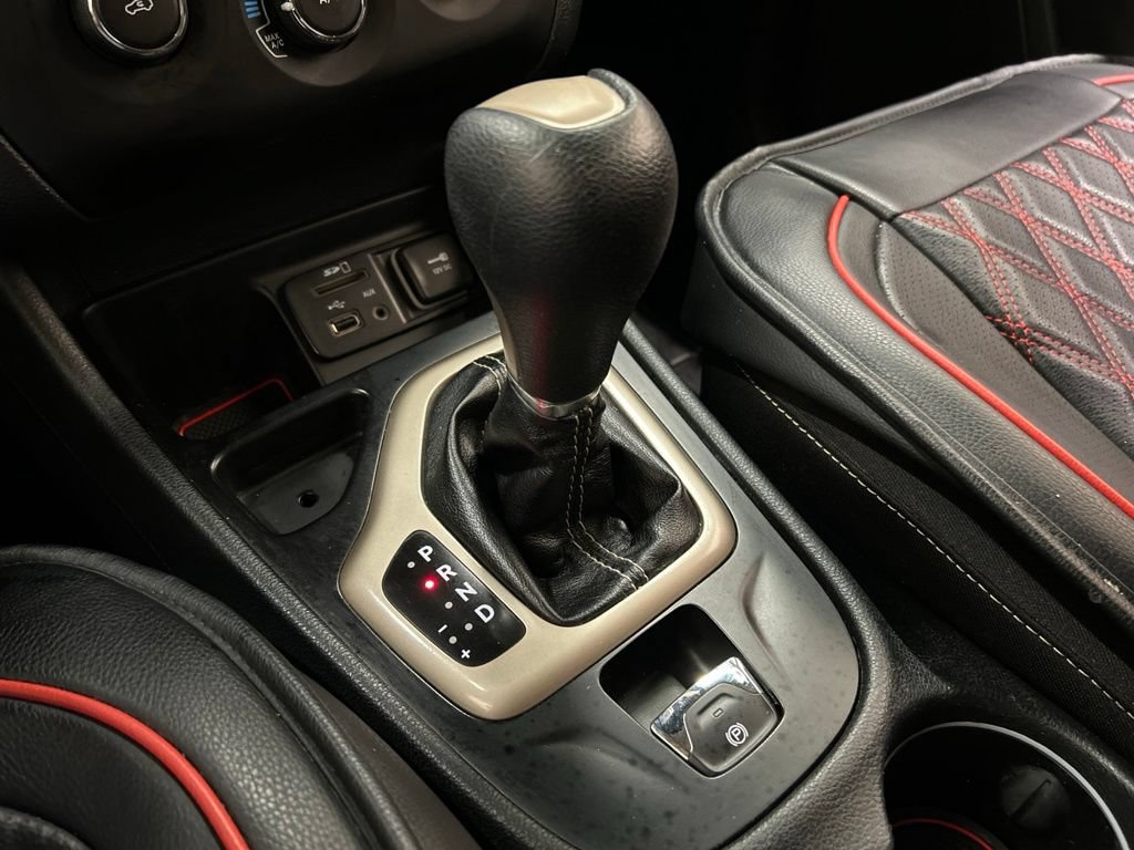 Used 2016 Jeep Cherokee Sport FWD image 21