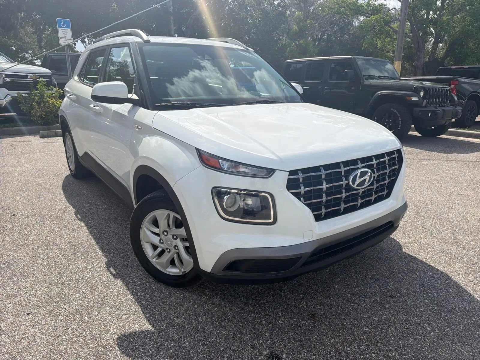 Used 2020 Hyundai Venue SEL FWD image 6