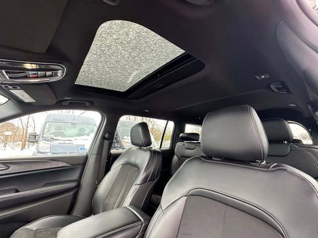 Used 2024 Jeep Grand Cherokee L Altitude image 24