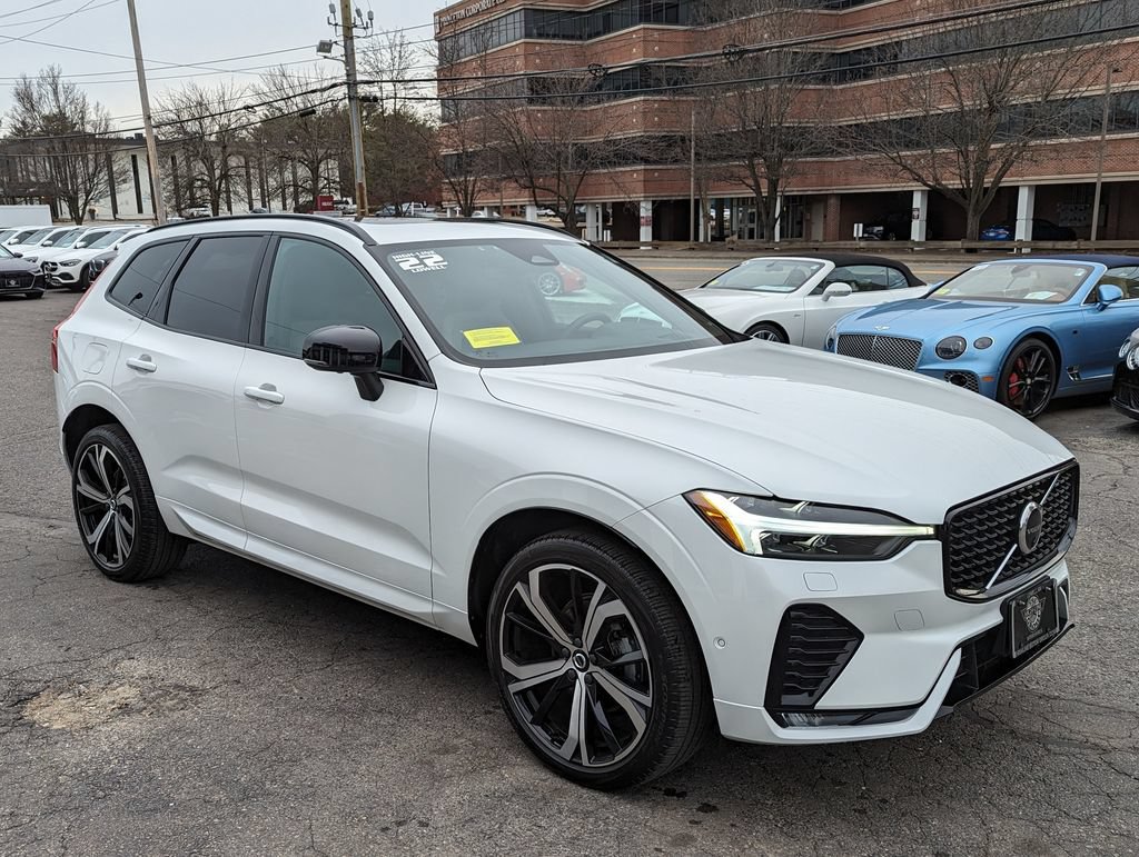 Used 2022 Volvo XC60 B5 R-Design w/ Advanced Package AWD/4WD image 5