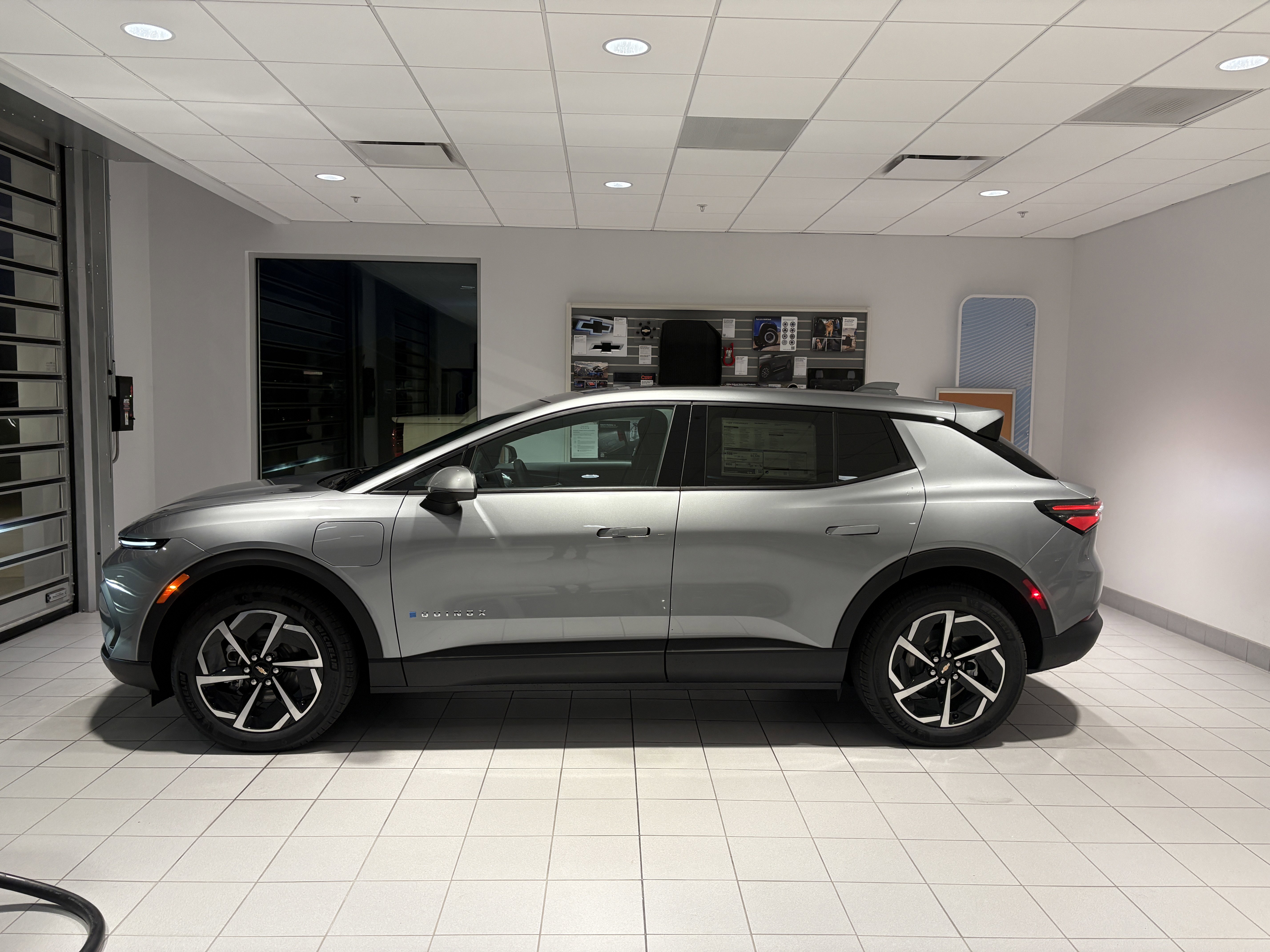 New 2026 Chevrolet Equinox EV LT image 2