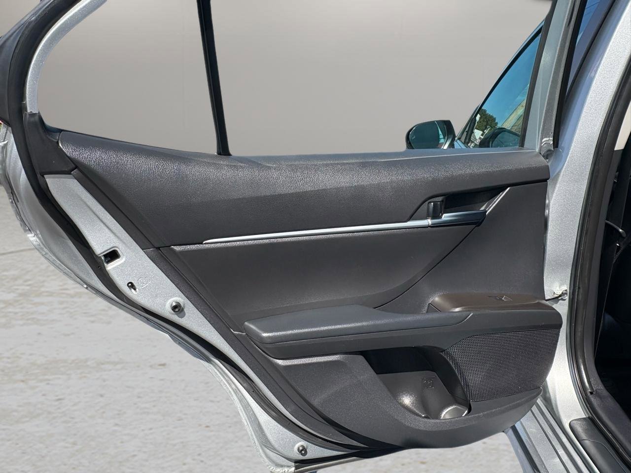 Used 2022 Toyota Camry SE w/ Cold Weather Package image 49