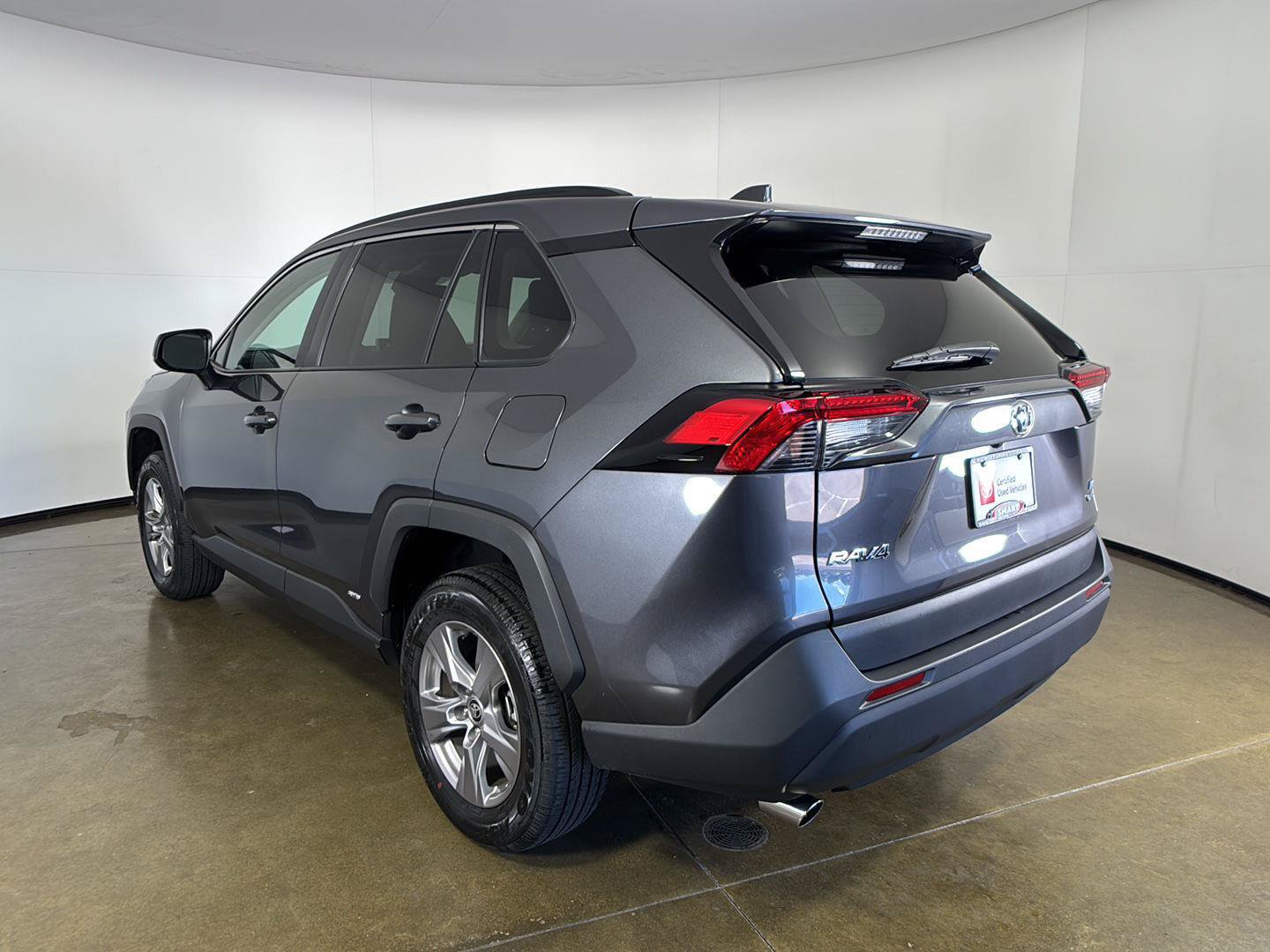 Used 2025 Toyota RAV4 LE AWD/4WD image 15
