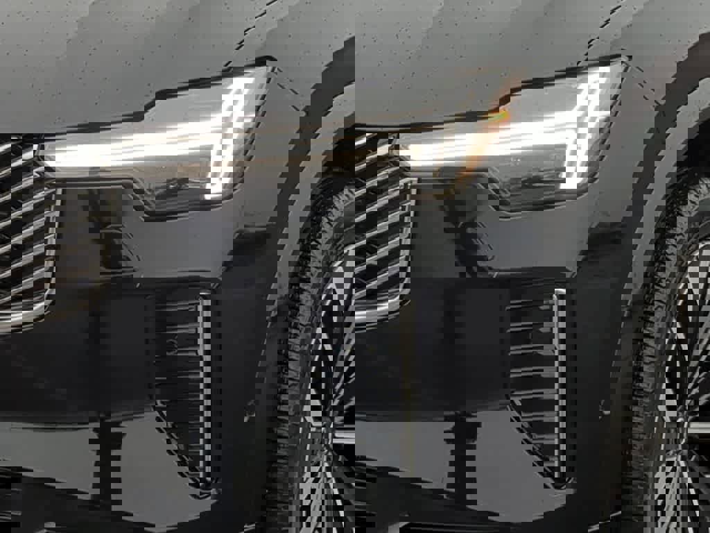 Used 2026 Volvo XC90 B6 Plus w/ Protection Package Premier image 10