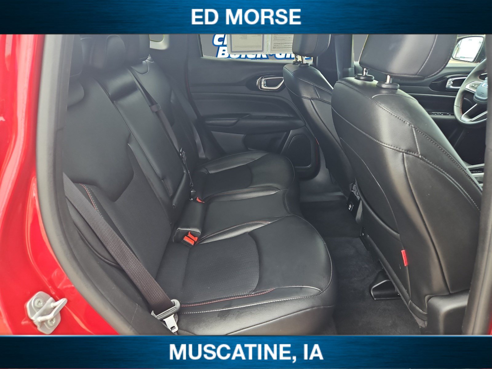Used 2025 Jeep Compass Trailhawk AWD/4WD image 17