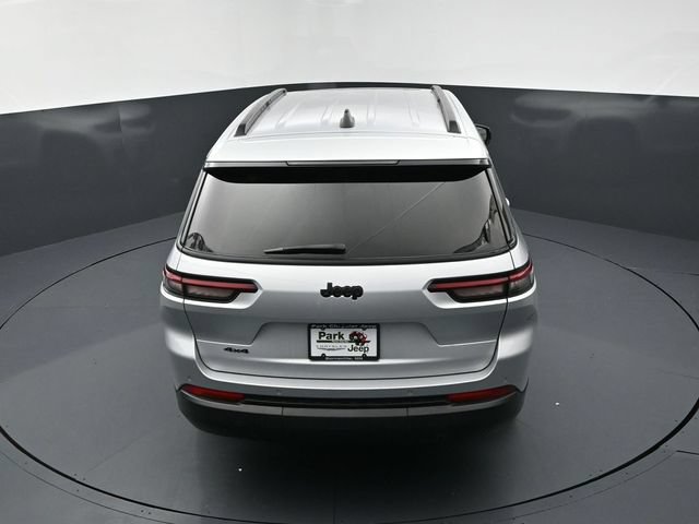 Used 2023 Jeep Grand Cherokee L Laredo AWD/4WD image 17