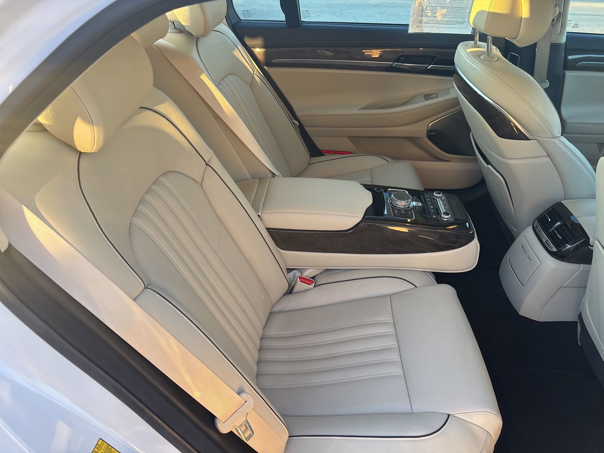 Used 2018 Genesis G90 3.3T Premium image 23