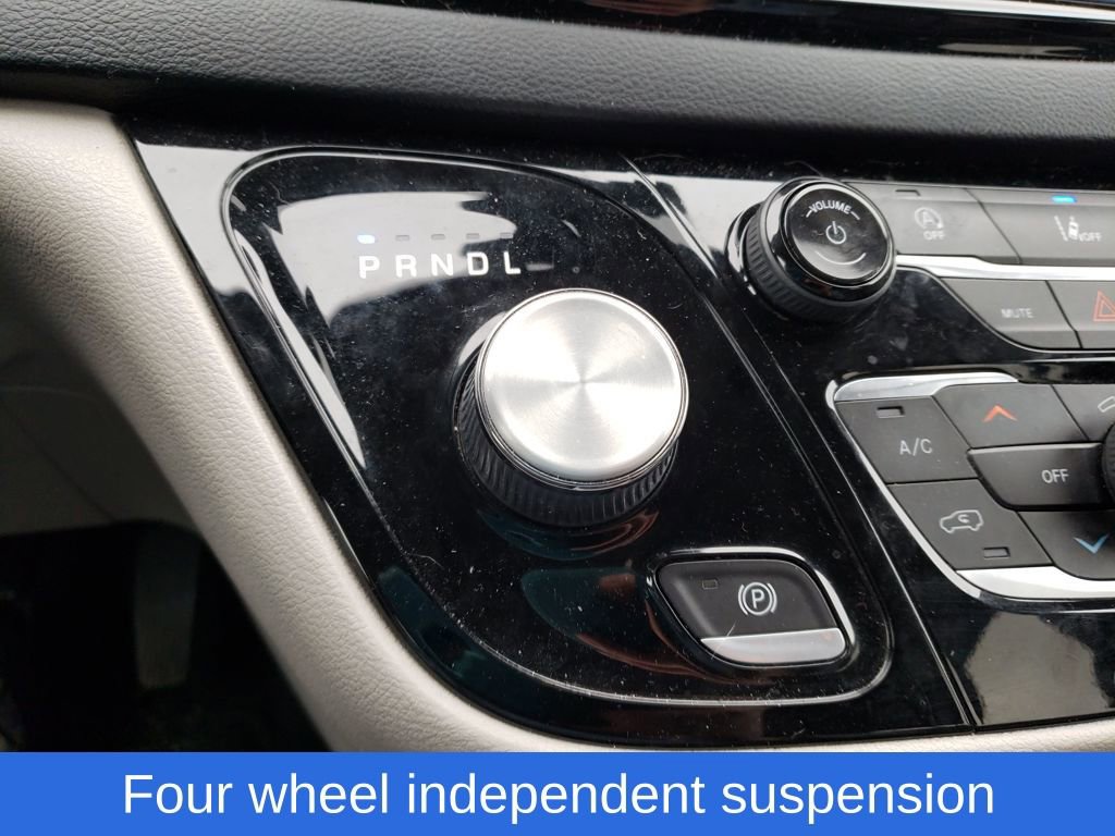 Used 2022 Chrysler Pacifica Touring-L image 25